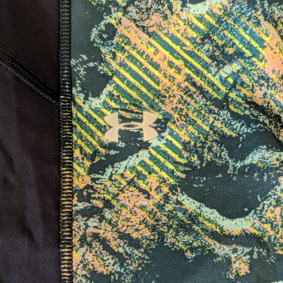 Woman's Under Armour Heat Gear Size XS - Picture 2 of 3